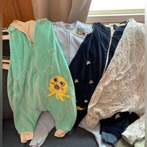 Bundle of 4 sleepsacks that allow walking!